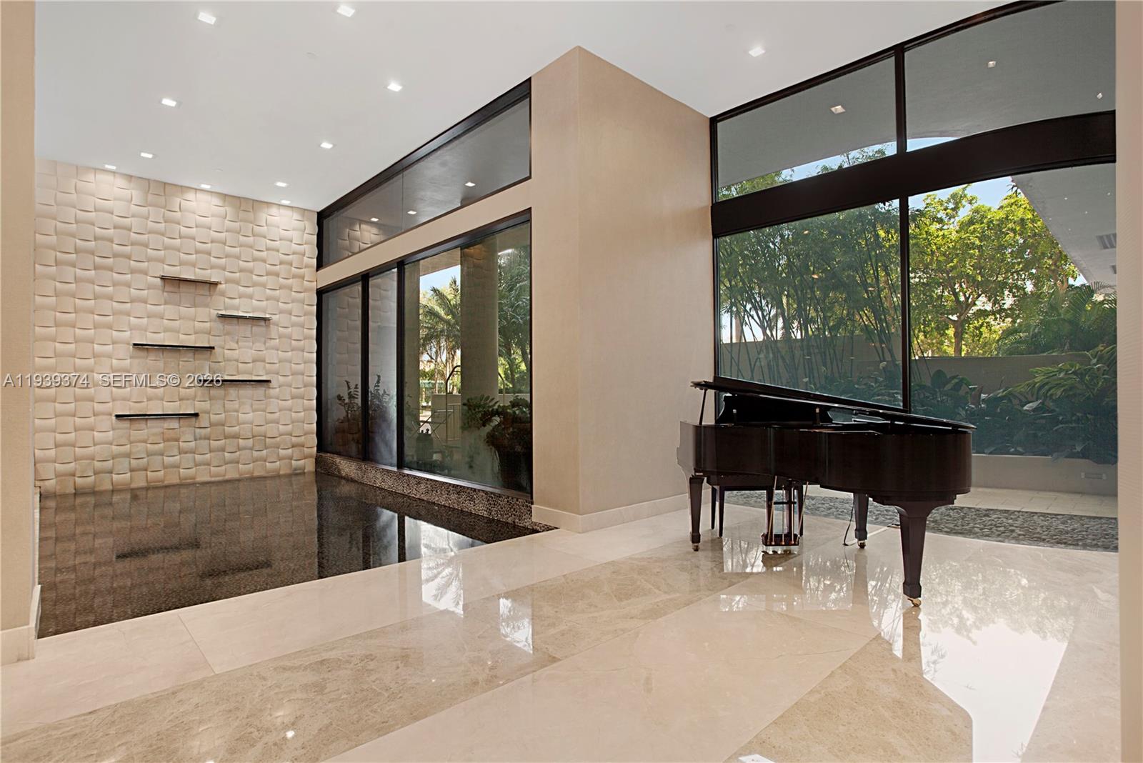 TURNBERRY ISLE SOUTH COND - Residential