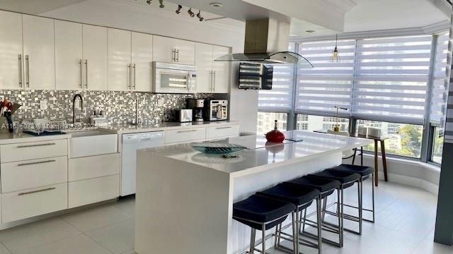 Property for Sale at 19101 Ne 36th Ct 1606, Aventura, Miami-Dade County, Florida - Bedrooms: 2 
Bathrooms: 2  - $575,000