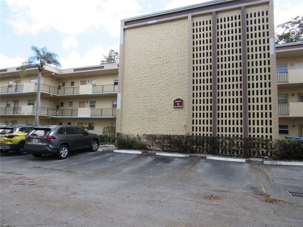 Photo of 100 Ashbury Rd #102, Hollywood, FL 33024 (MLS # A11983290)