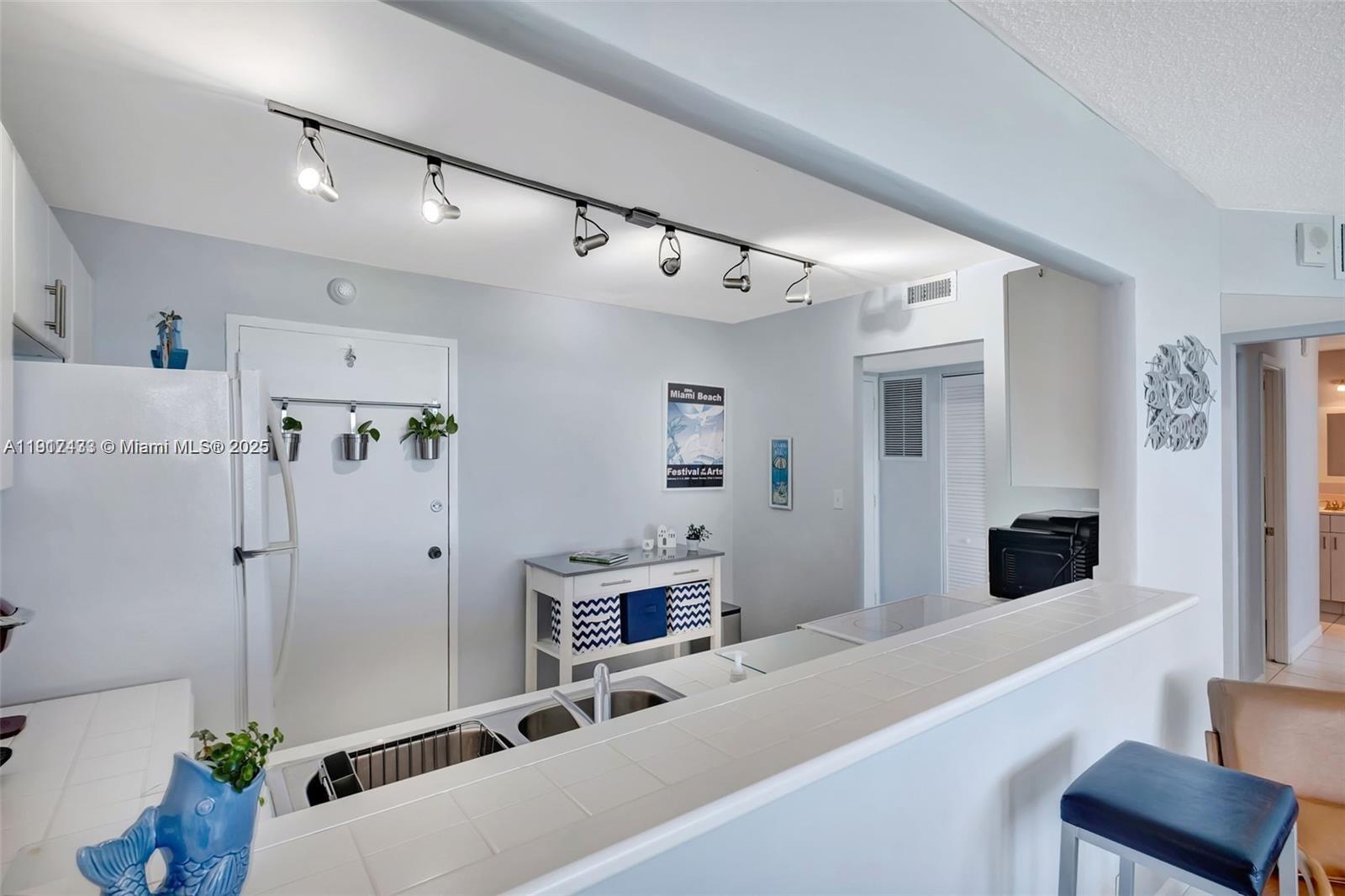 BURLEIGH HOUSE CONDO - Residential