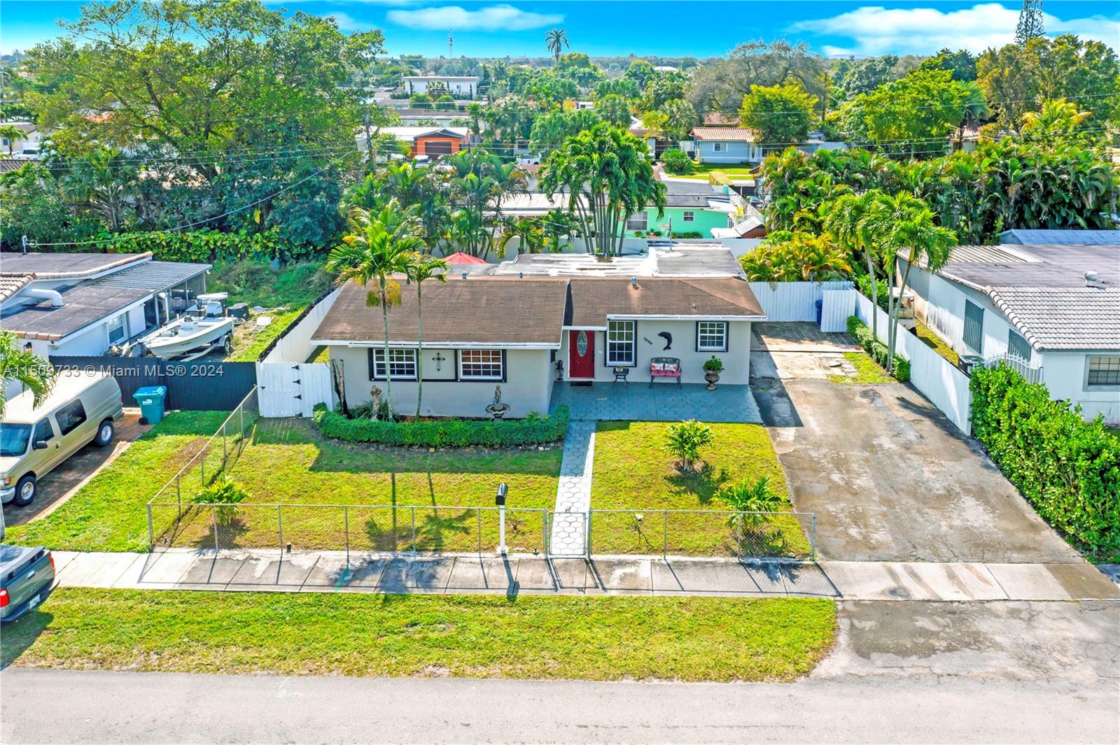 7884 Nw 175th St St, Hialeah, Miami-Dade County, Florida - 4 Bedrooms  
2 Bathrooms - 
