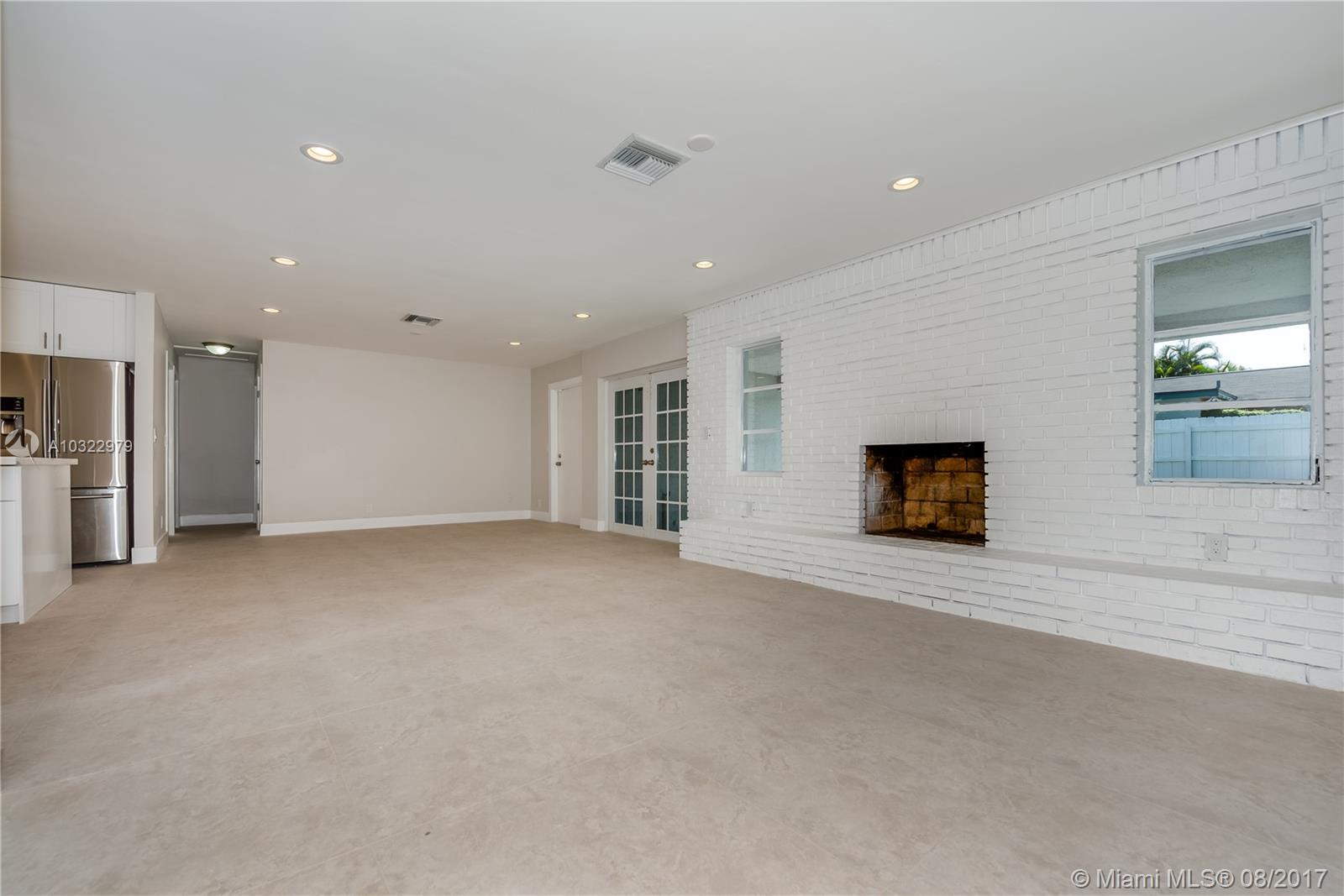 TROPIC PALMS 2 - Residential