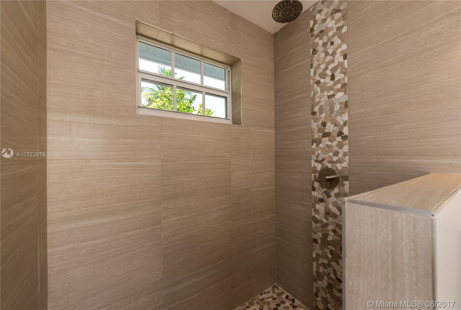 TROPIC PALMS 2 - Residential