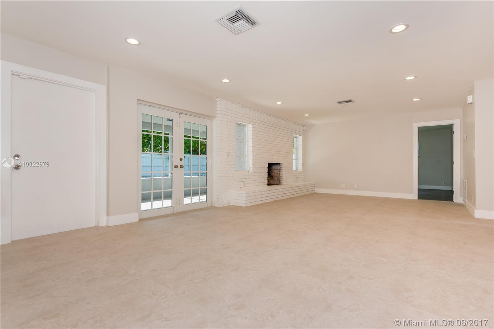 TROPIC PALMS 2 - Residential