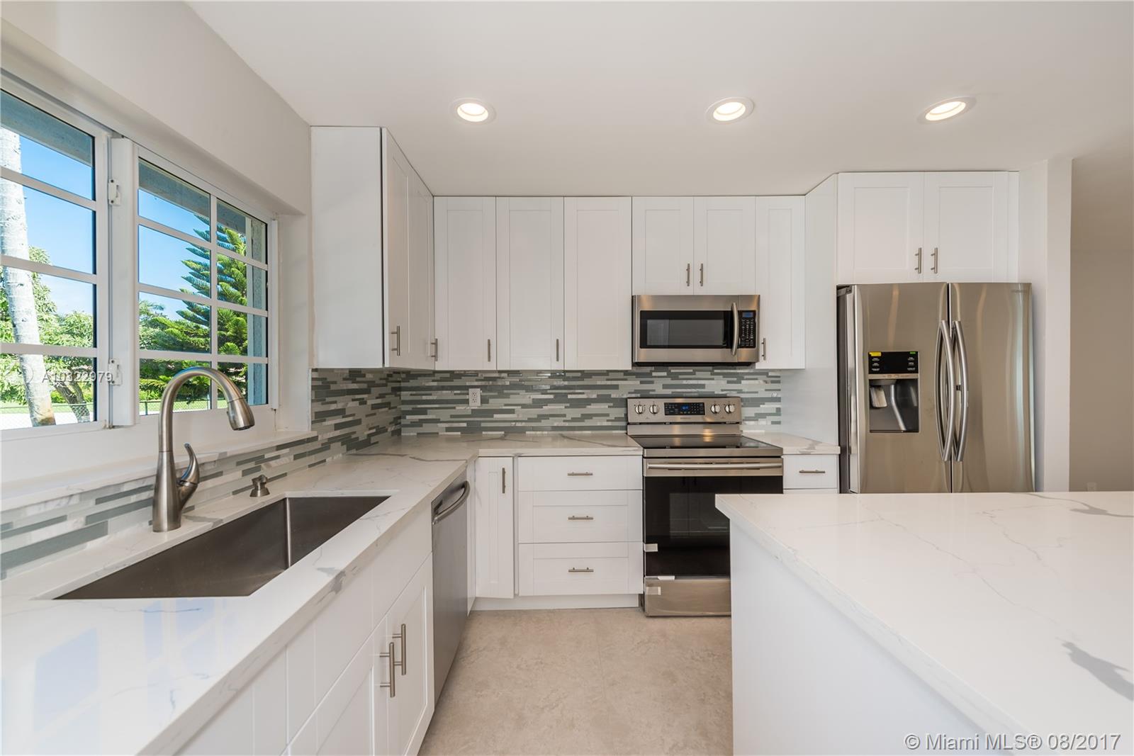 TROPIC PALMS 2 - Residential