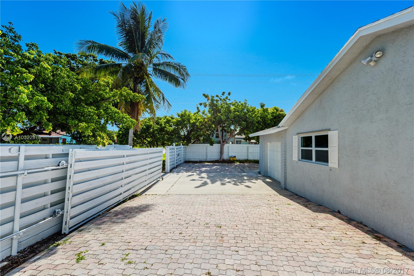 TROPIC PALMS 2 - Residential