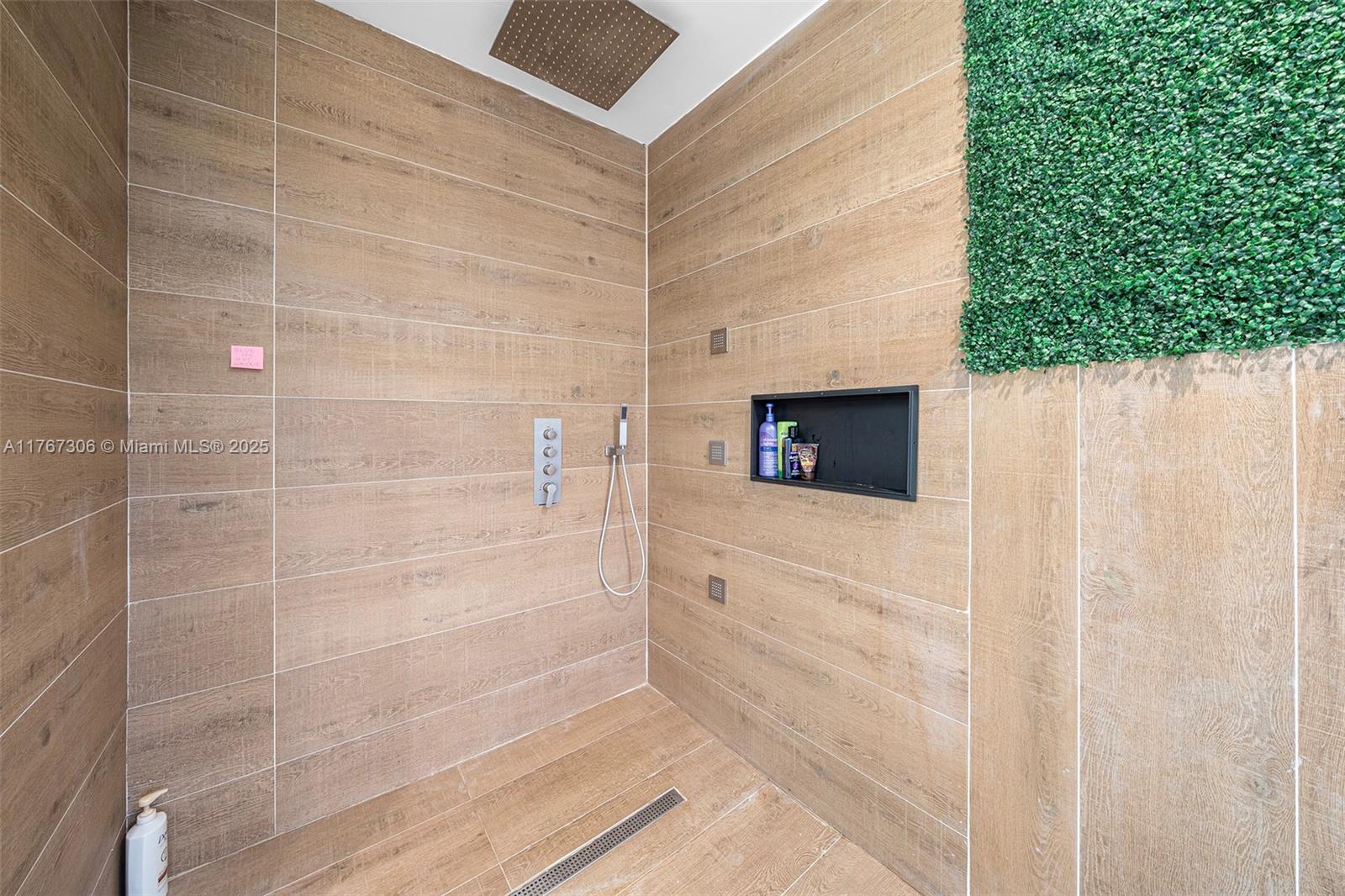 EASTERN SHORES - Residential