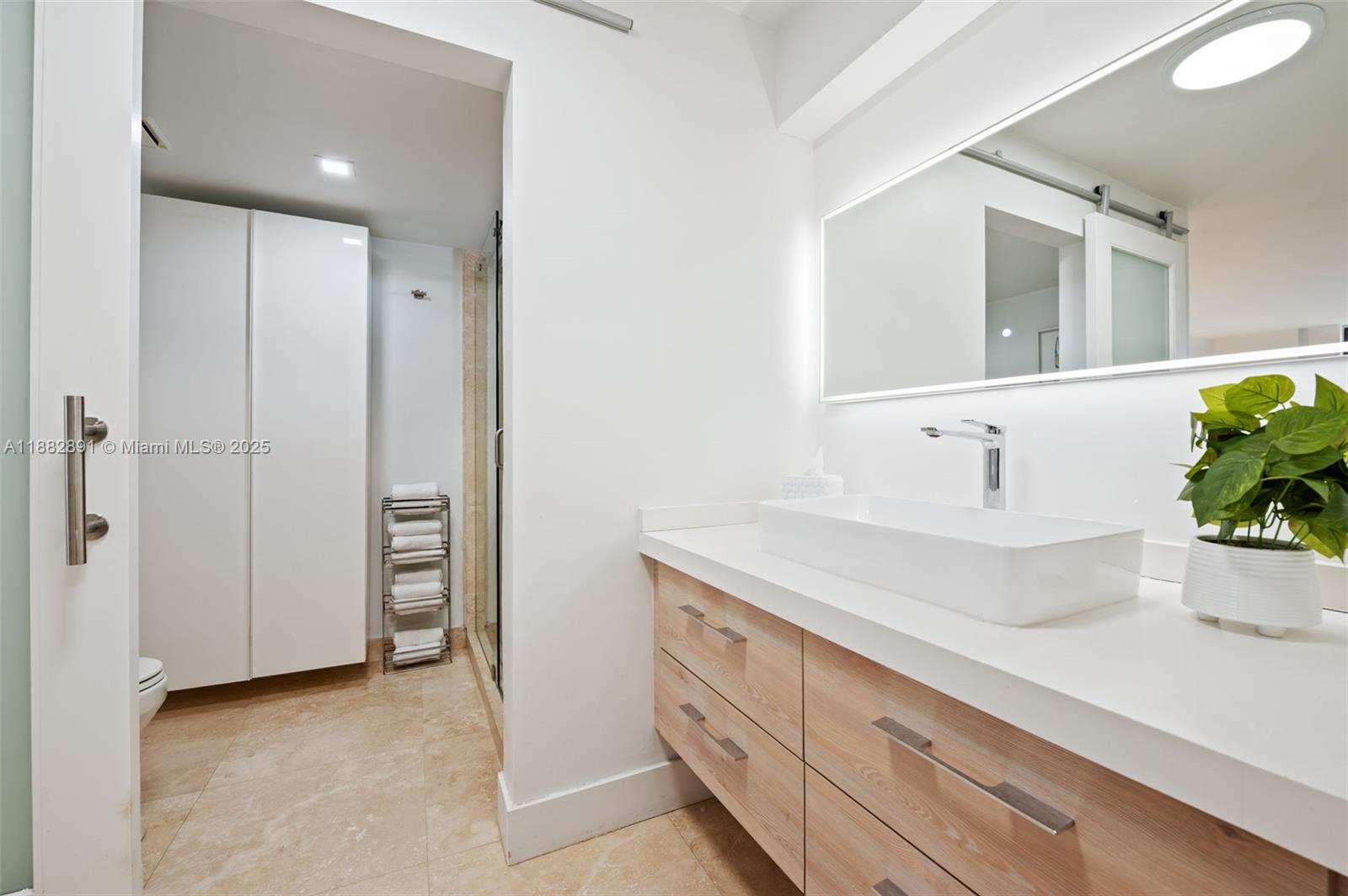 BAYVIEW TOWER CONDO - Residential Lease