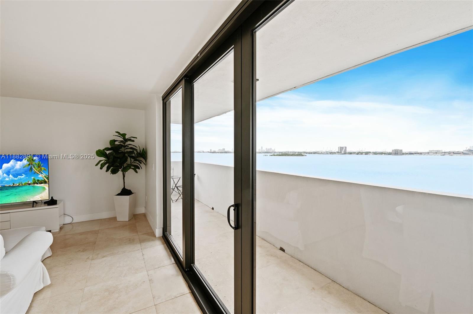BAYVIEW TOWER CONDO - Residential Lease