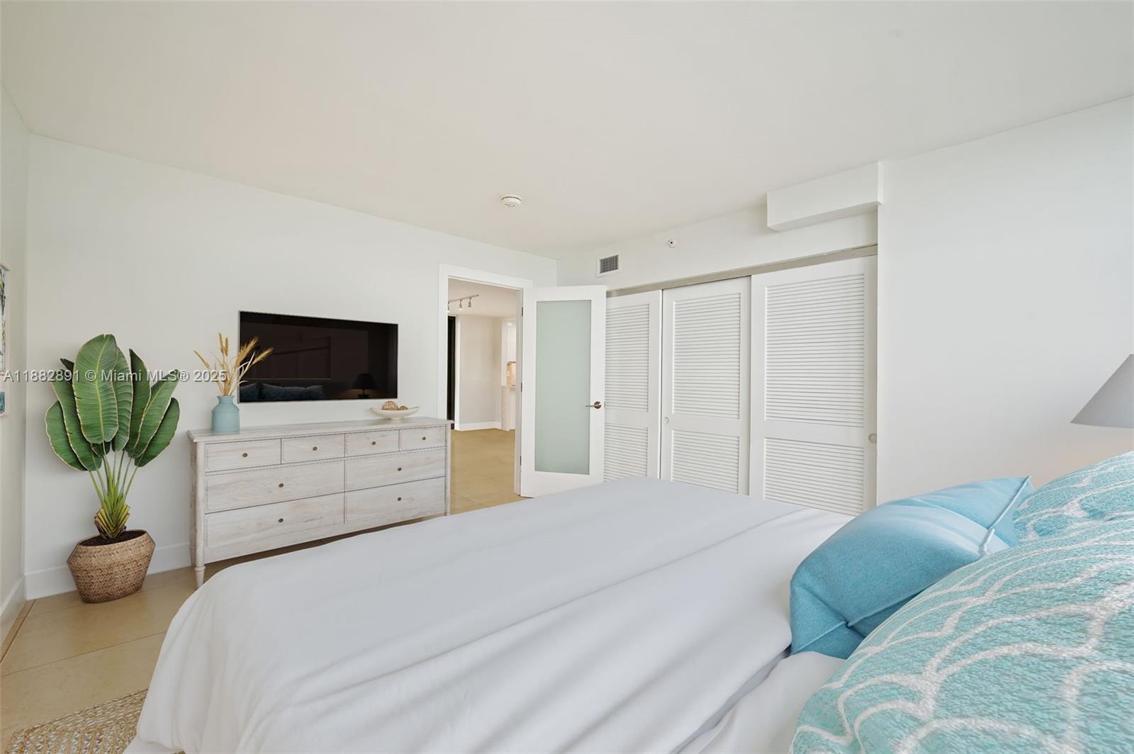 BAYVIEW TOWER CONDO - Residential Lease