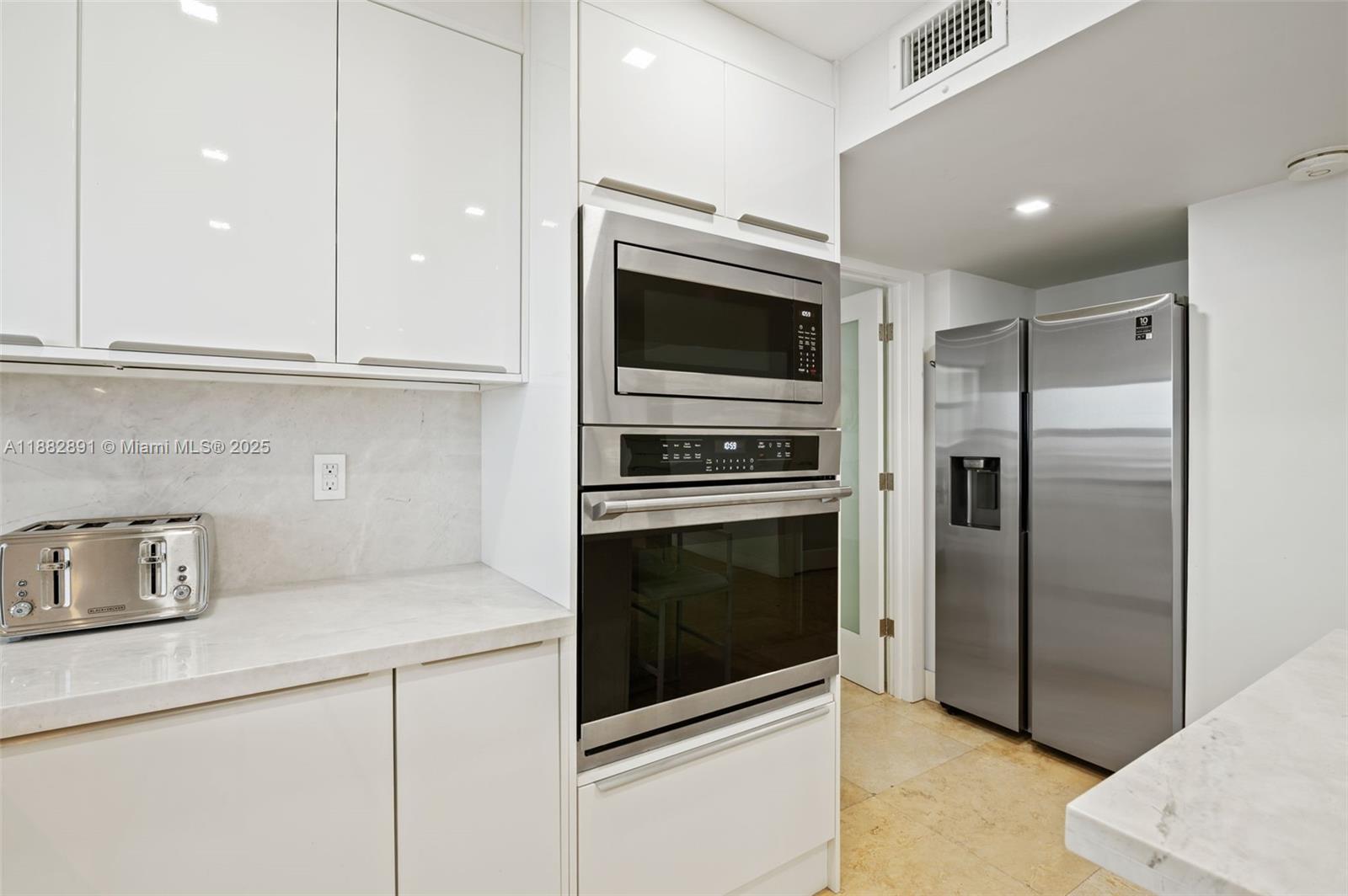 BAYVIEW TOWER CONDO - Residential Lease