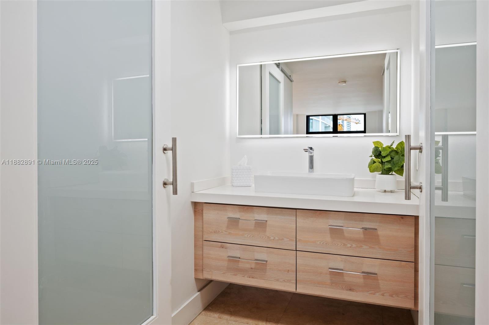 BAYVIEW TOWER CONDO - Residential Lease