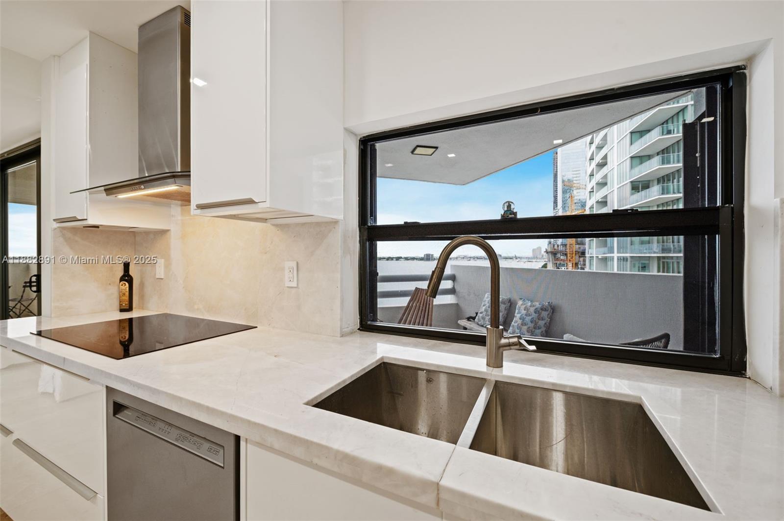 BAYVIEW TOWER CONDO - Residential Lease