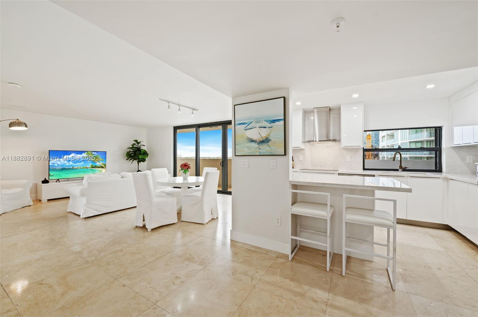 BAYVIEW TOWER CONDO - Residential Lease