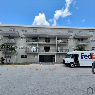 5100 SW 41ST ST APT 101, HOLLYWOOD, FL 33023 - Image b1edca4dba06f22e8185c663dbf97e7e/2070799890