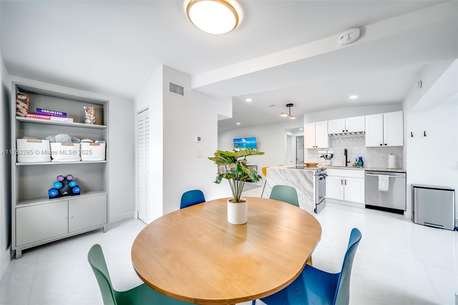 DELRAY MNR - Residential