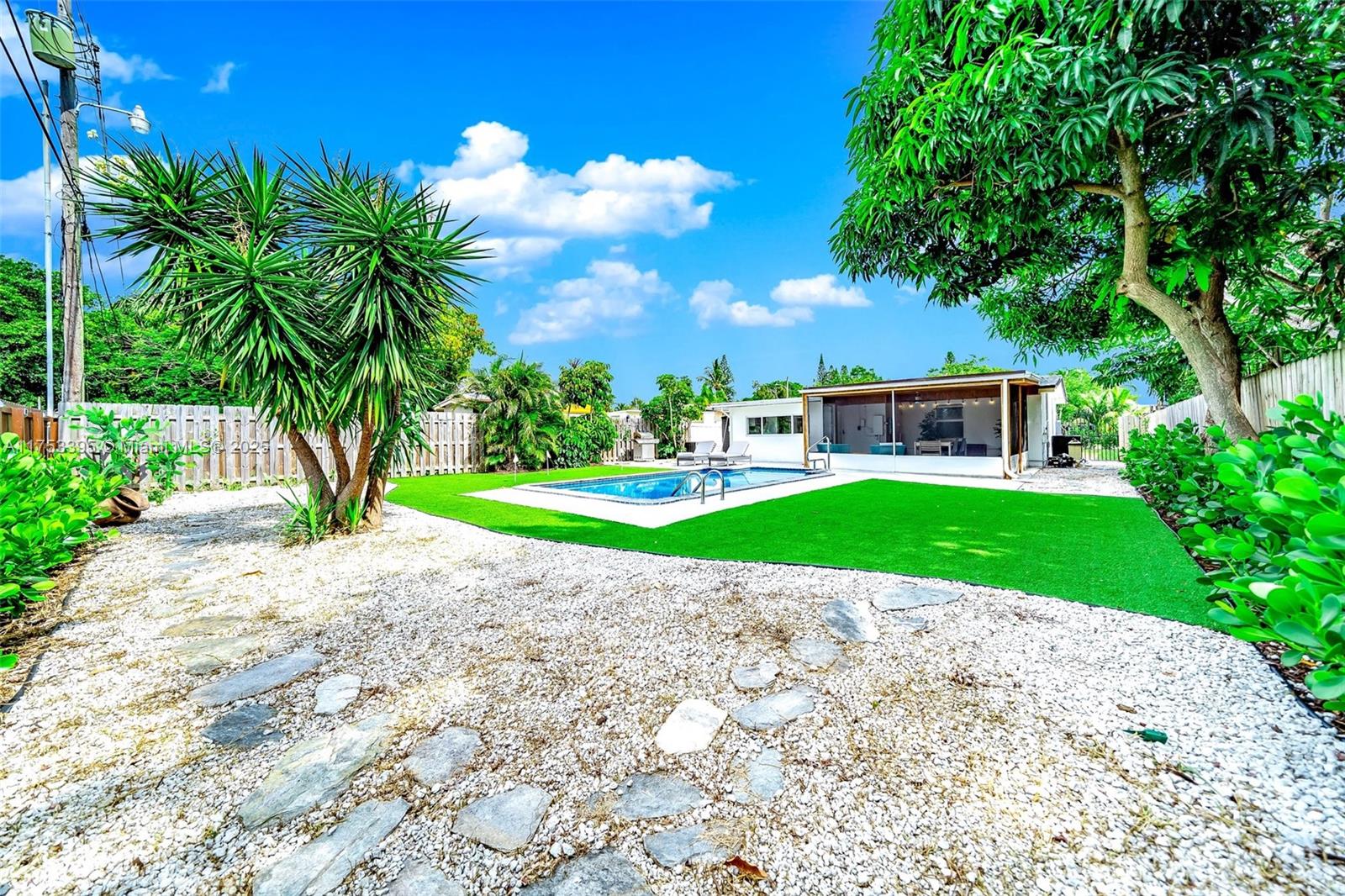 DELRAY MNR - Residential