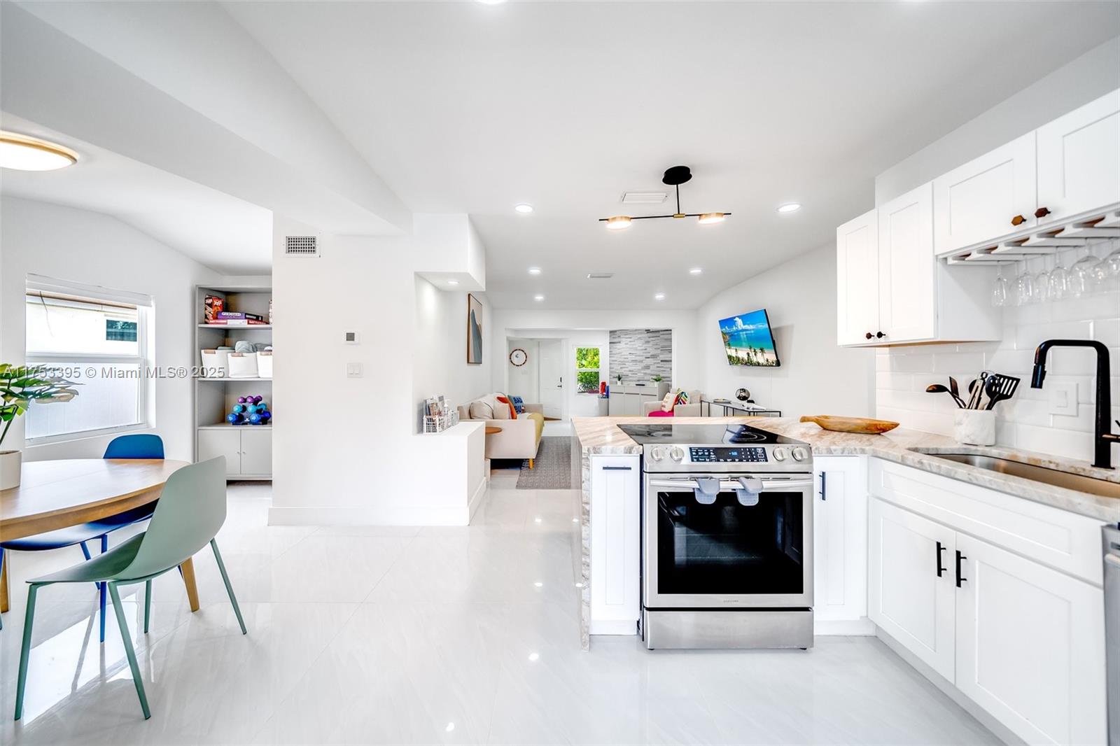 DELRAY MNR - Residential