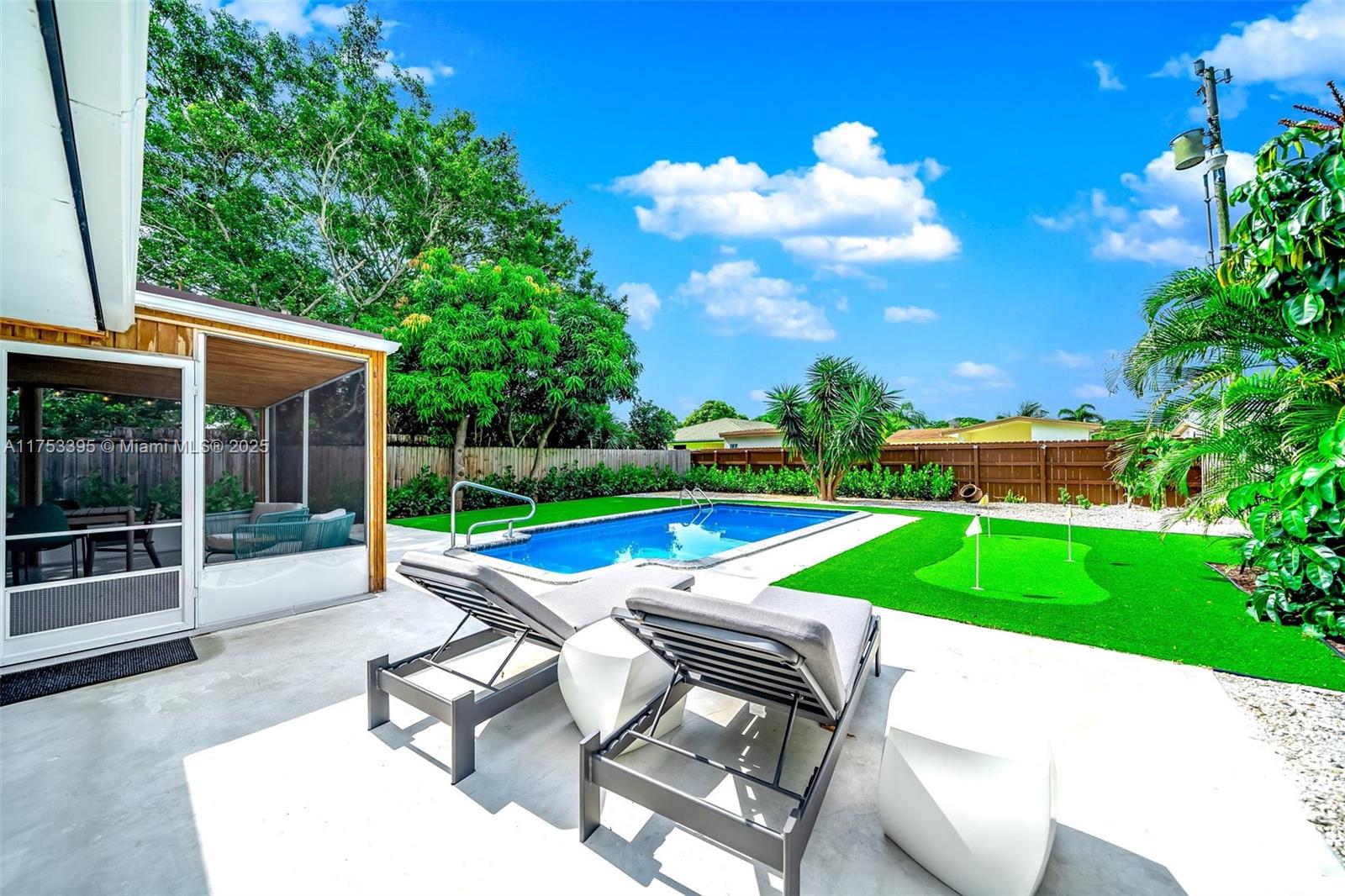 DELRAY MNR - Residential