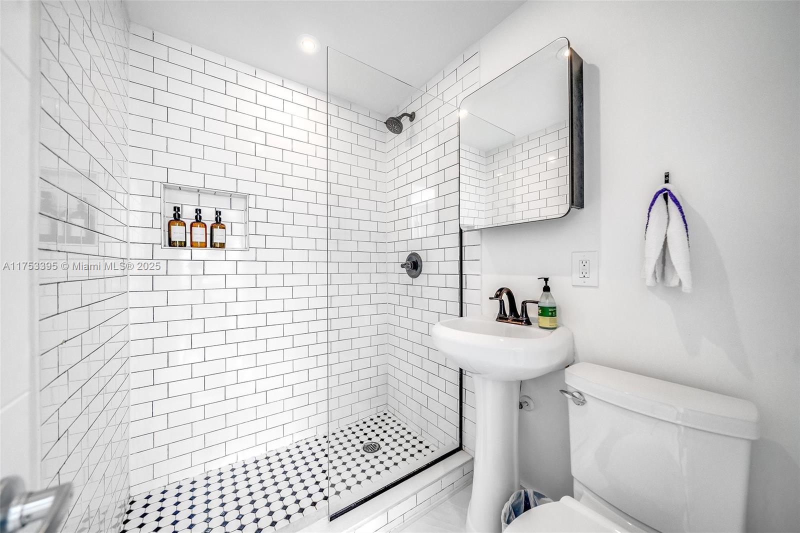 DELRAY MNR - Residential