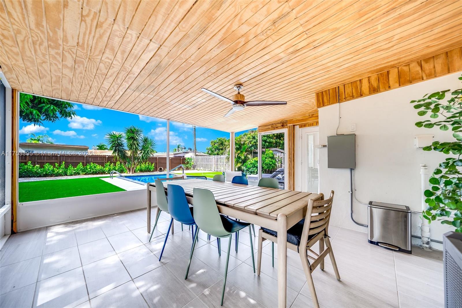 DELRAY MNR - Residential
