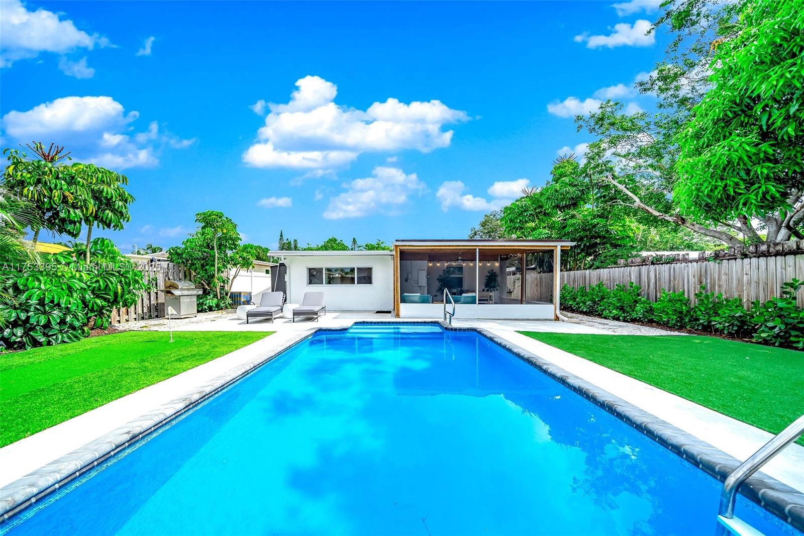 DELRAY MNR - Residential