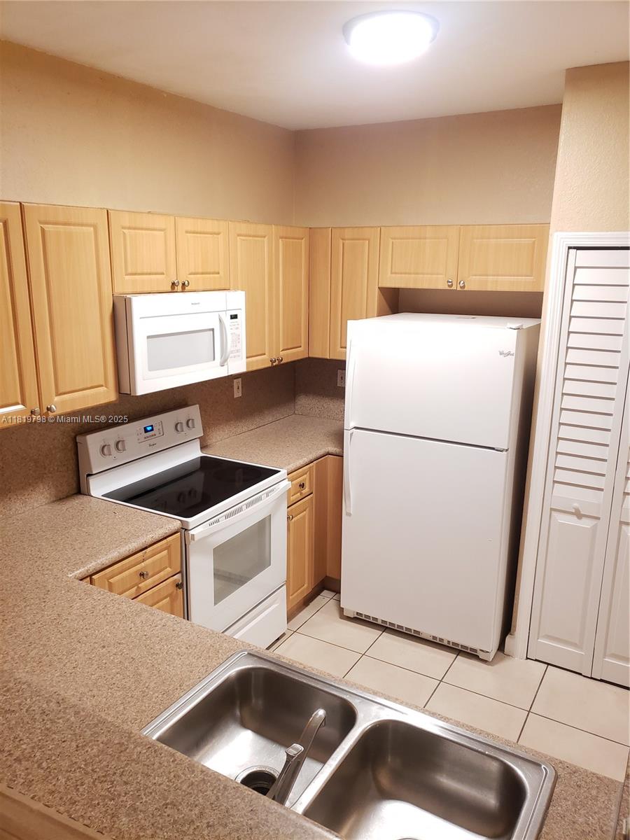 2903 Se 17th Ave 106, Homestead, Miami-Dade County, Florida - 3 Bedrooms  
2 Bathrooms - 