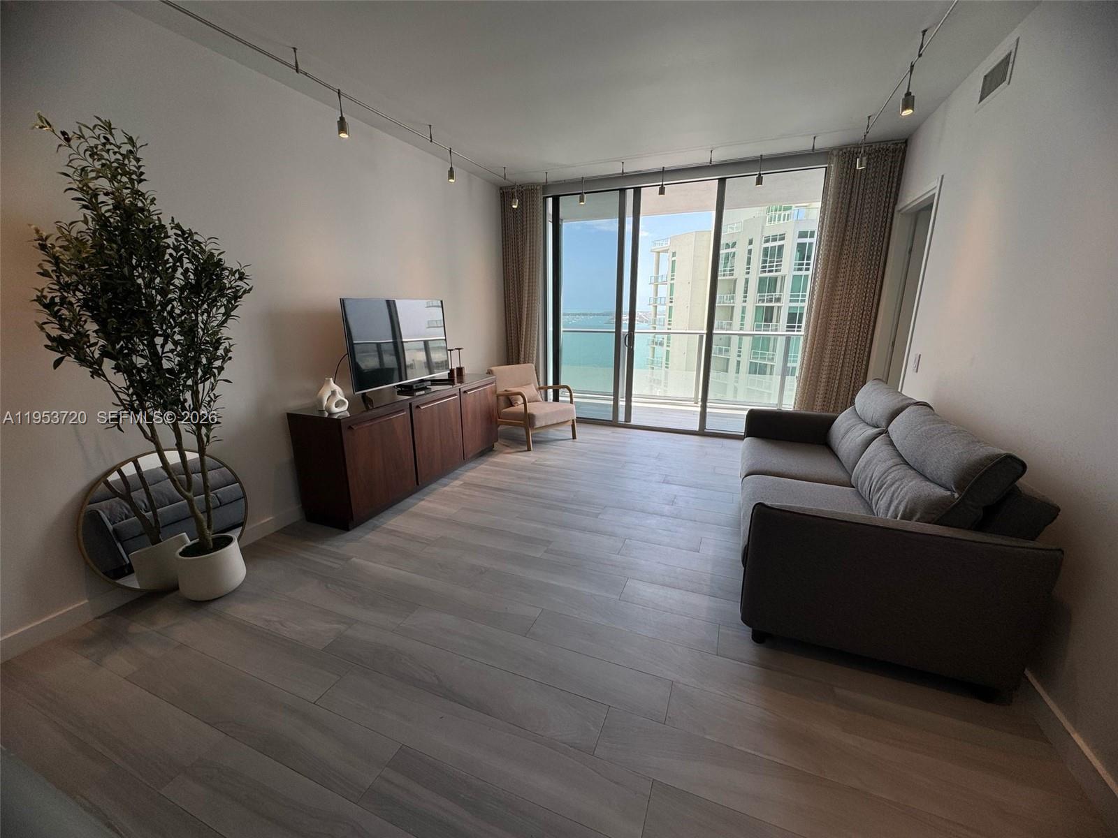 1300 Brickell Bay Dr 2504