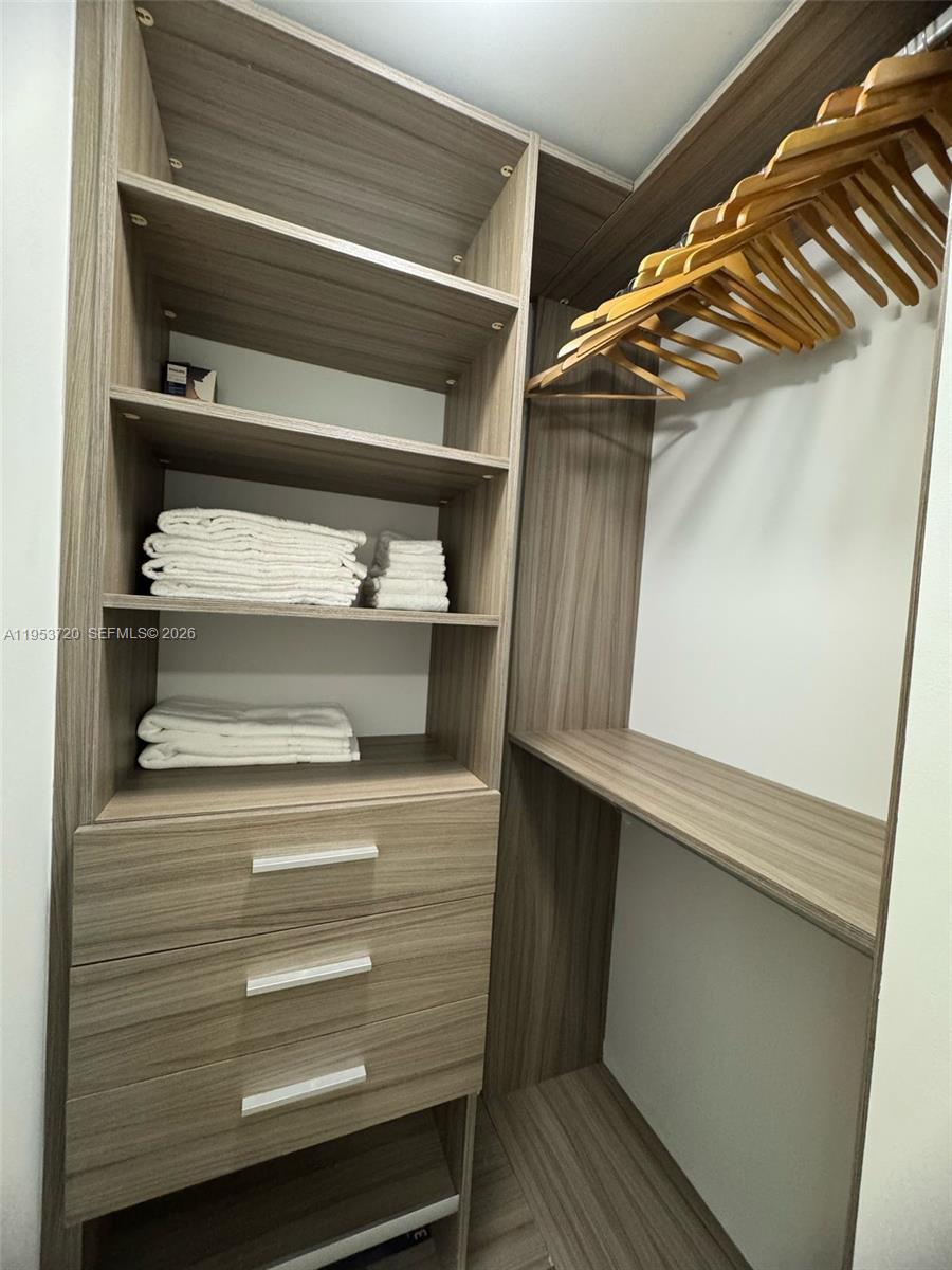 1300 Brickell Bay Dr 2504