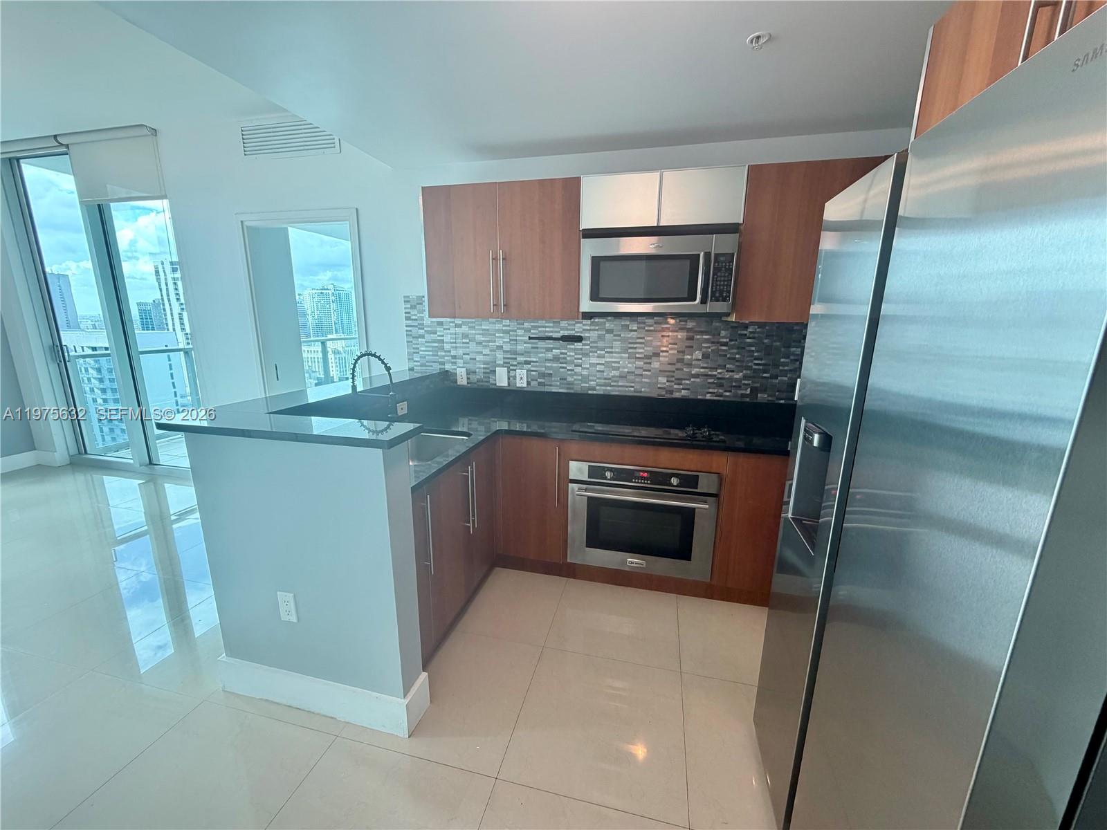 MET 1 CONDO - Residential Lease
