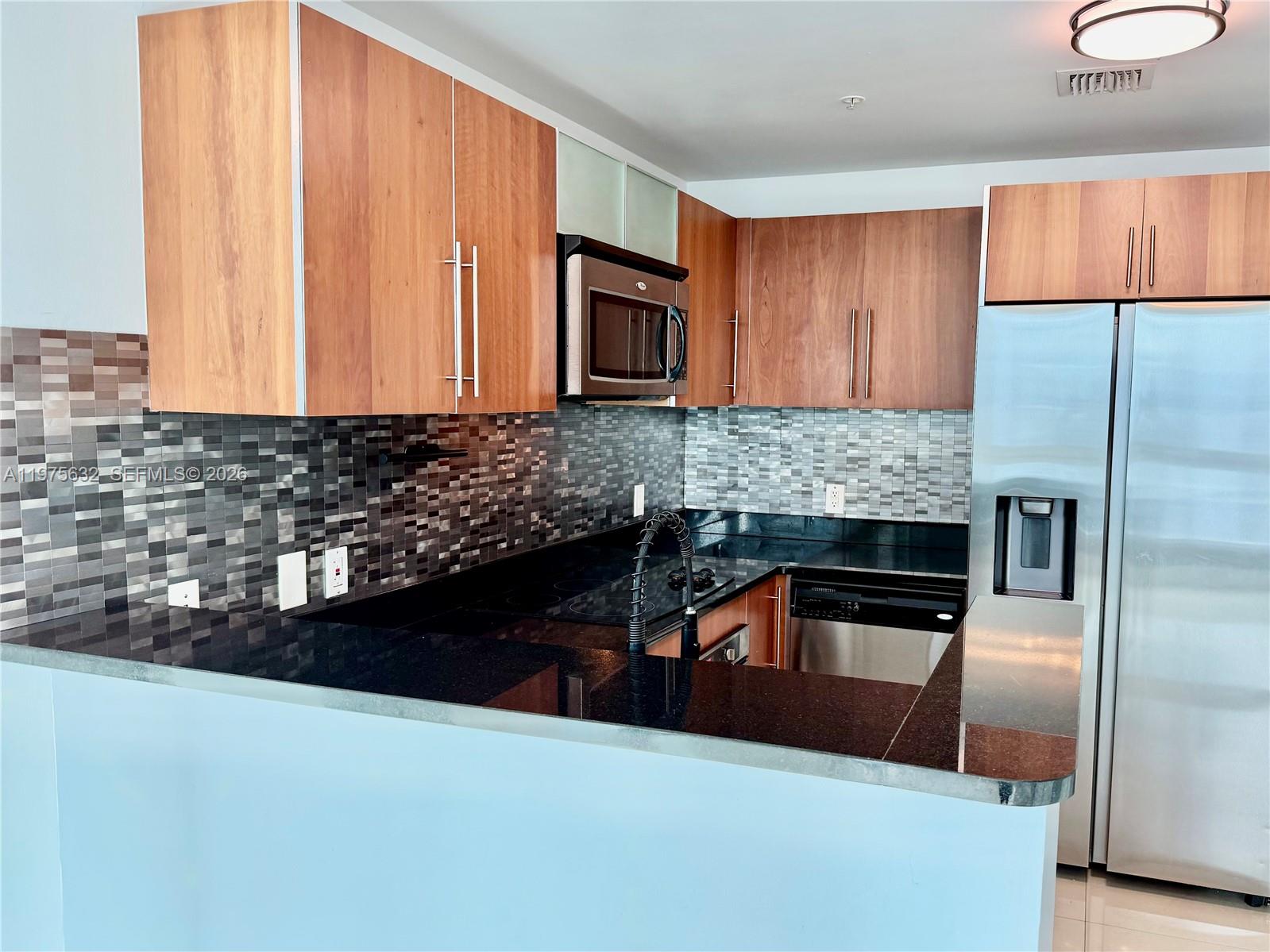 MET 1 CONDO - Residential Lease