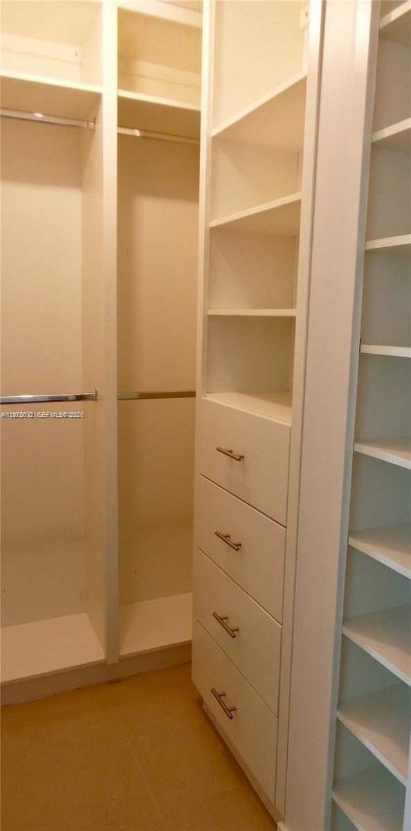 MET 1 CONDO - Residential Lease