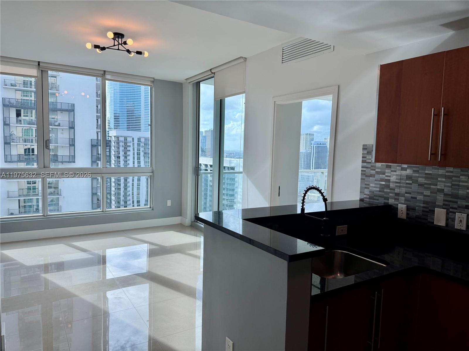 MET 1 CONDO - Residential Lease