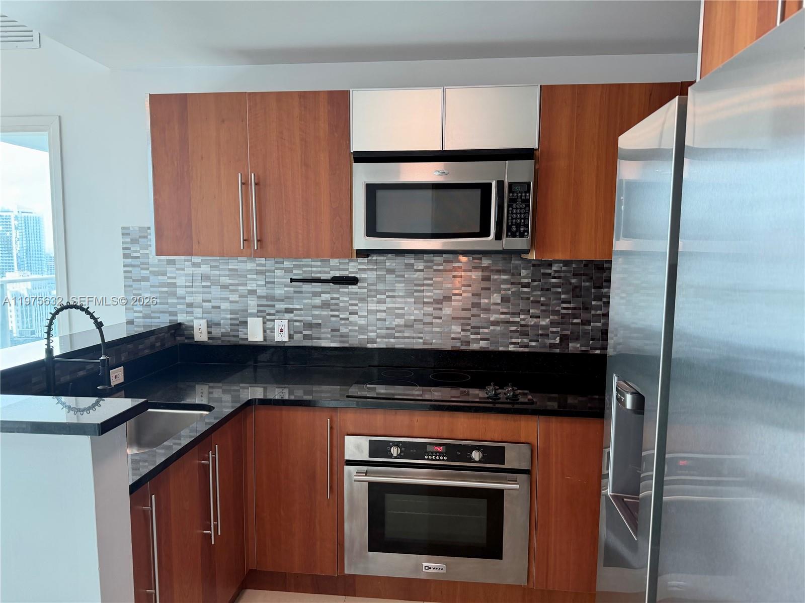 MET 1 CONDO - Residential Lease