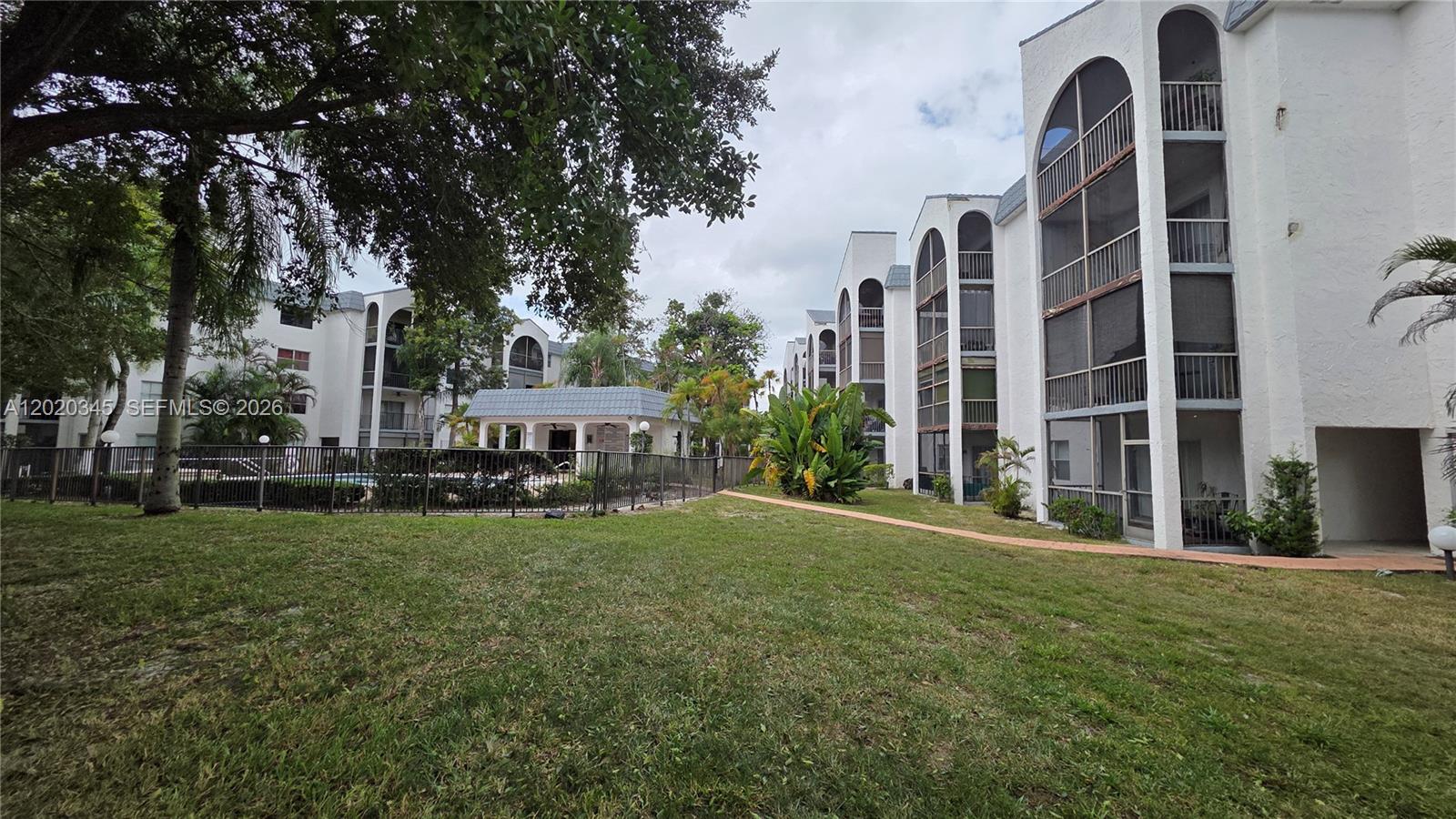 GARDEN LAKES OF INVERRARY - Residential