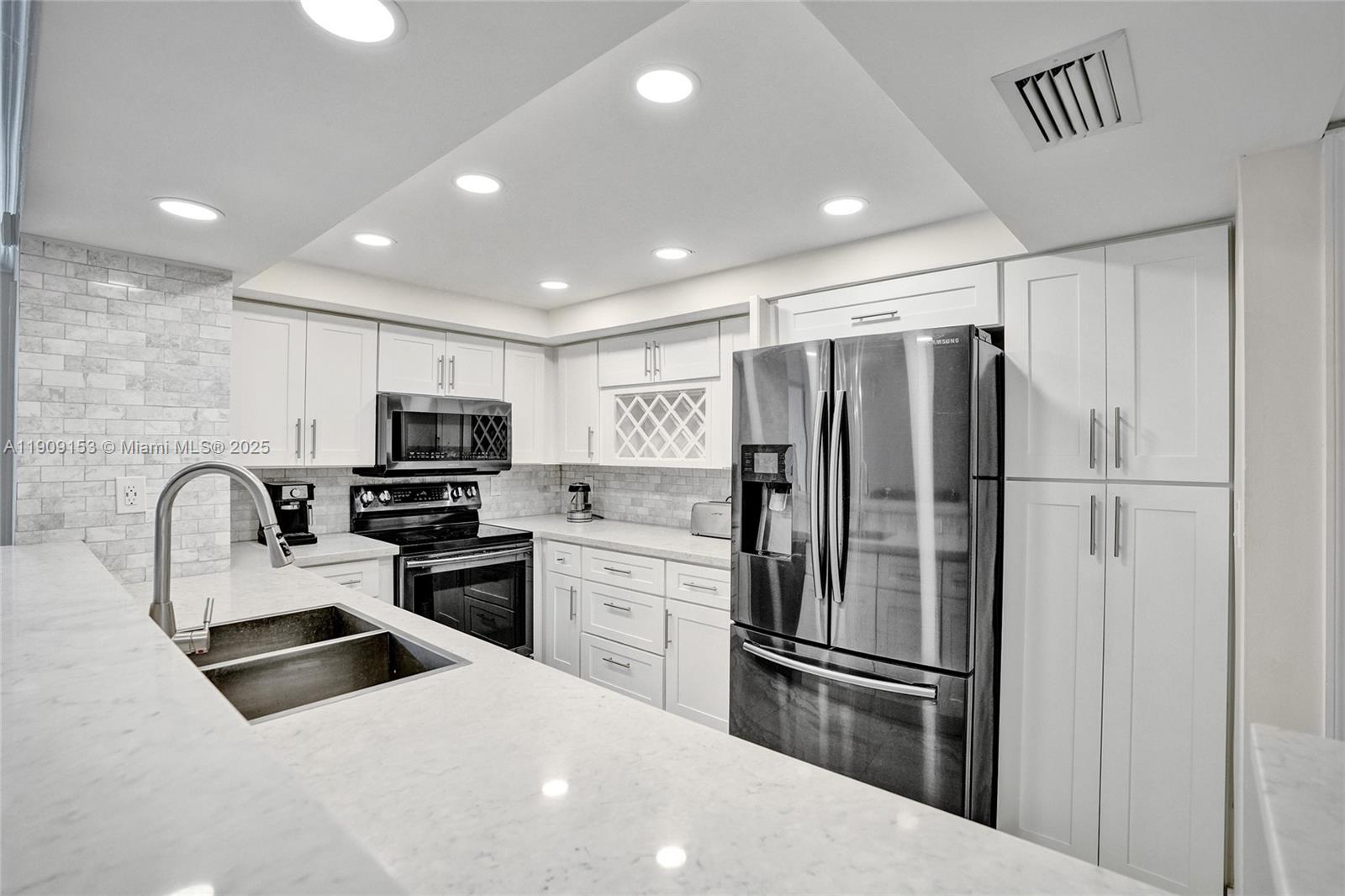 MIRASOL OCEAN TOWERS COND - Residential