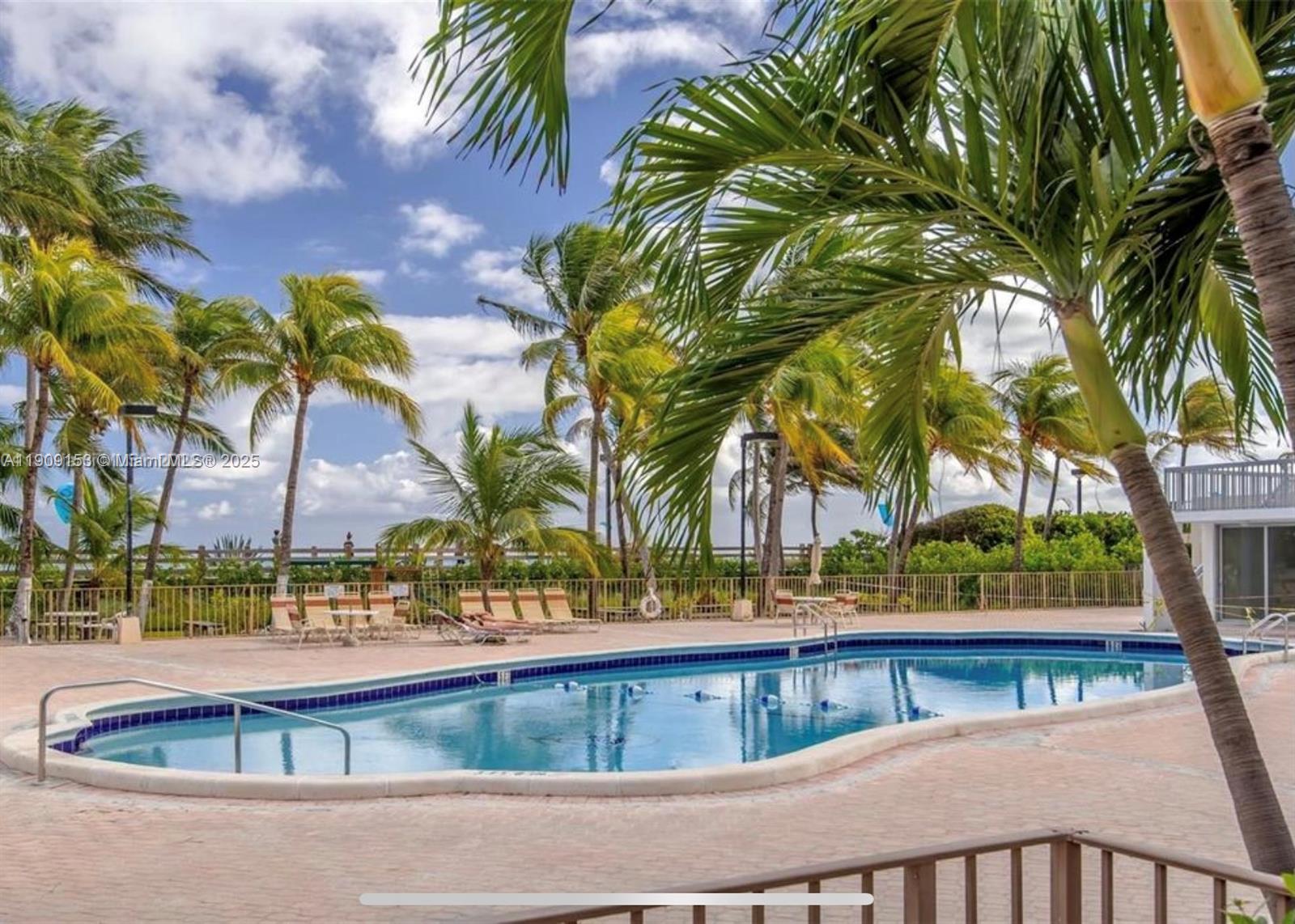 MIRASOL OCEAN TOWERS COND - Residential