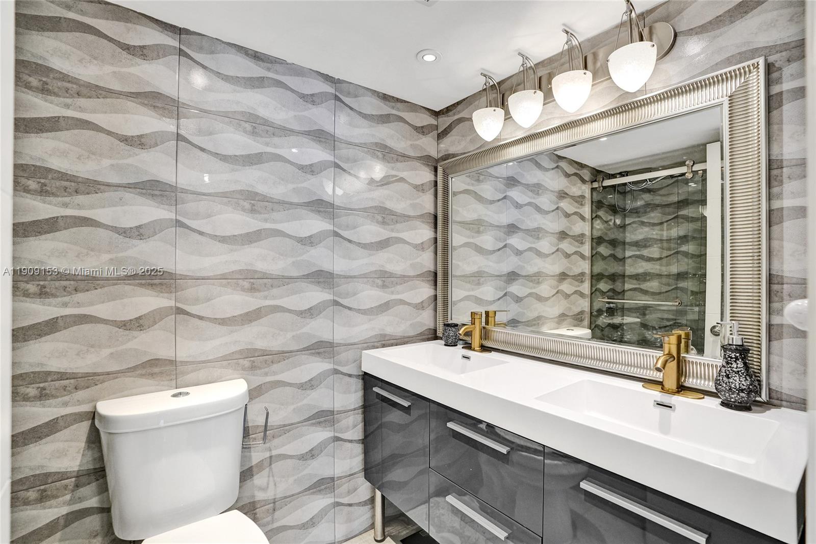 MIRASOL OCEAN TOWERS COND - Residential