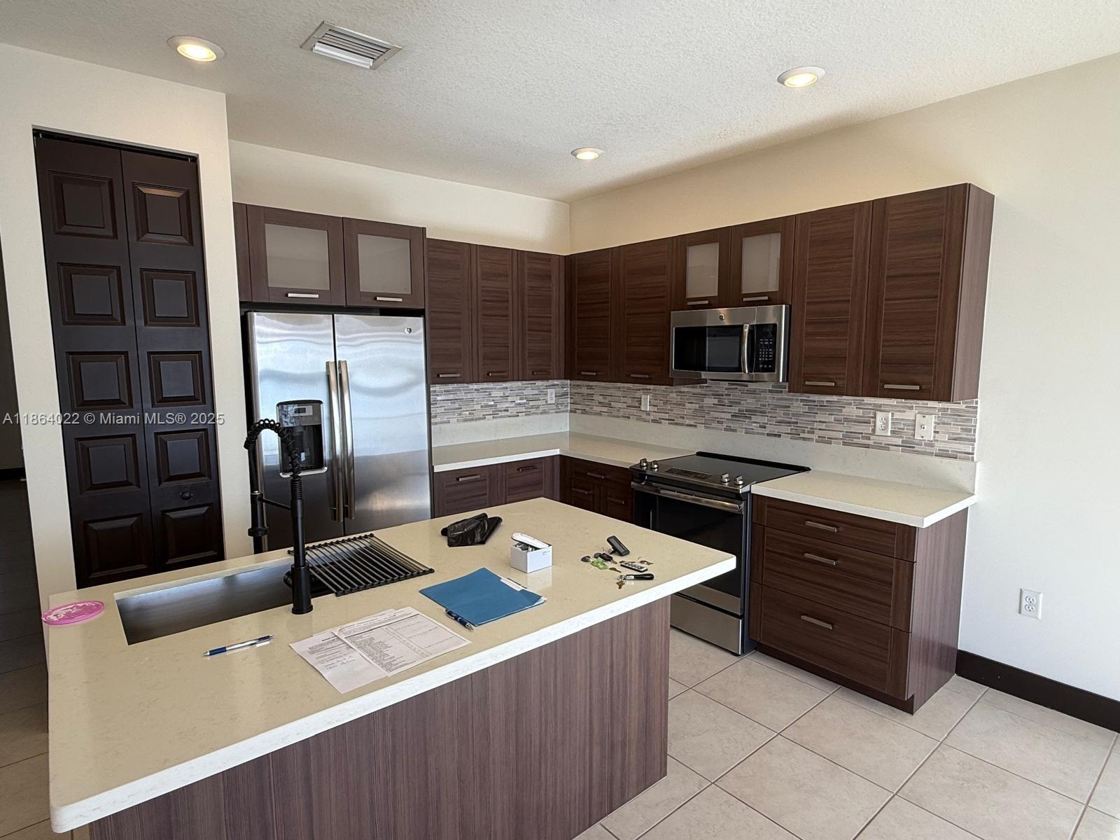 DUNNWOODY LAKE - Residential Lease