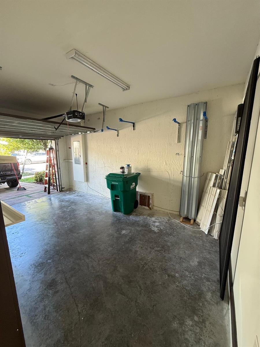 DUNNWOODY LAKE - Residential Lease