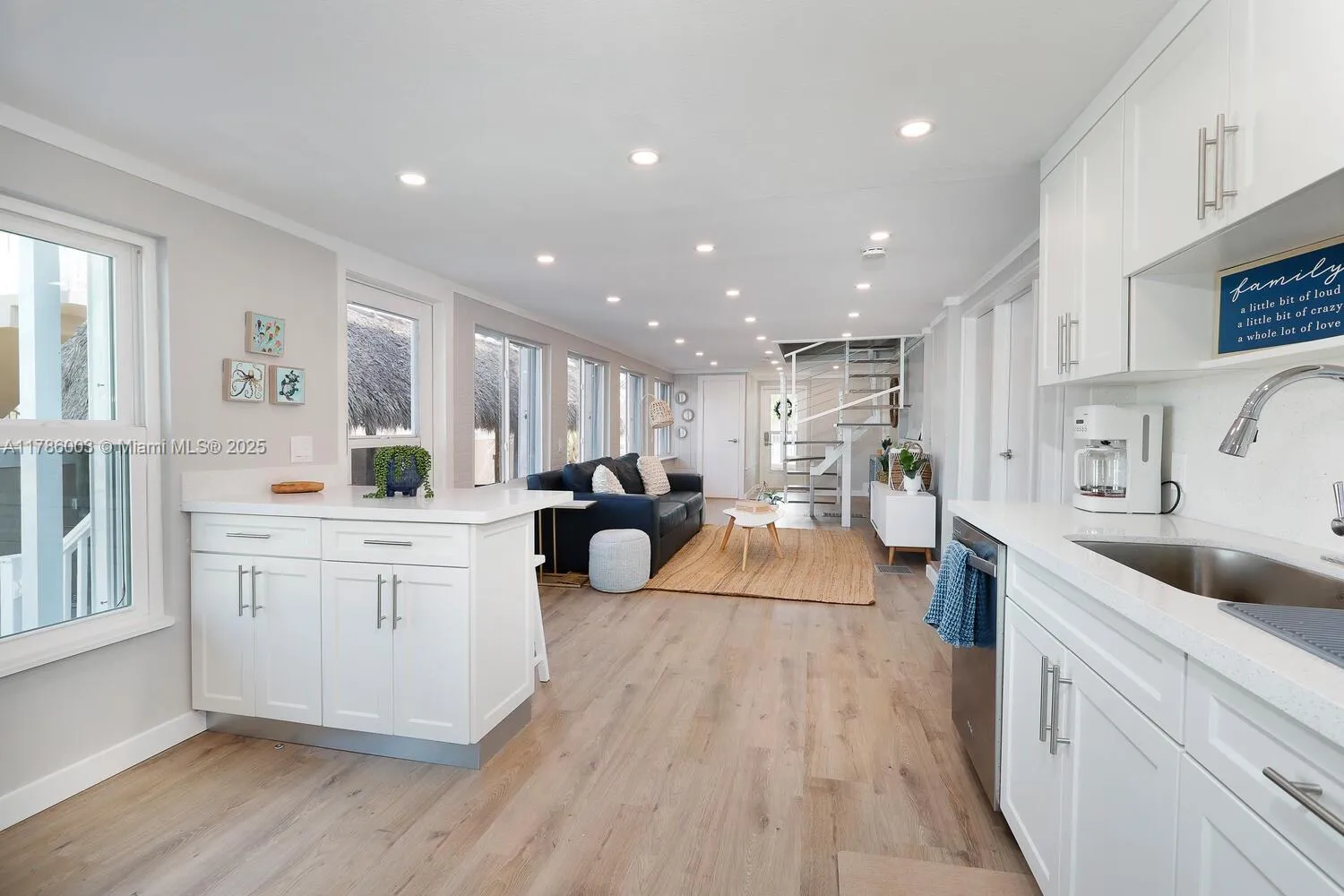 Tavernier, Florida 33070, United States, 5 Bedrooms Bedrooms, ,3 BathroomsBathrooms,Residential,Active,118102