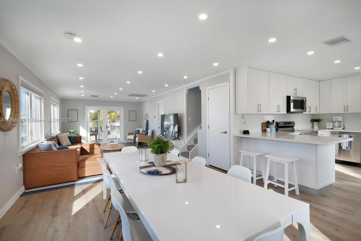 Tavernier, Florida 33070, United States, 5 Bedrooms Bedrooms, ,3 BathroomsBathrooms,Residential,Active,118102