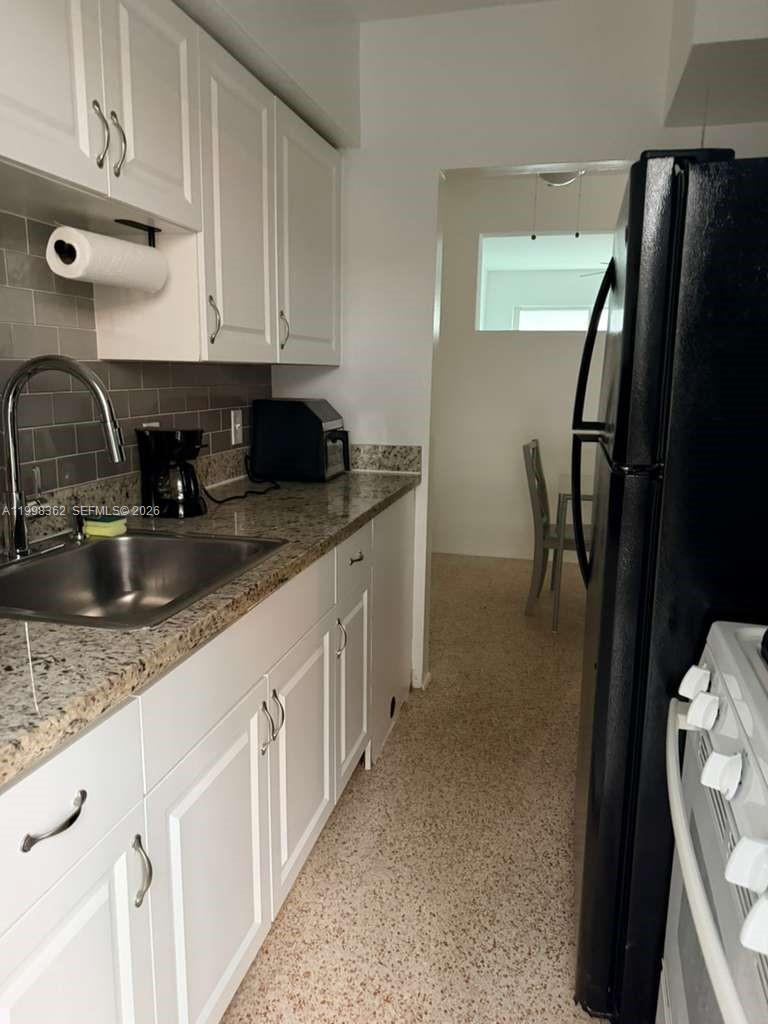 BISCAYNE BCH SUB - Residential Lease