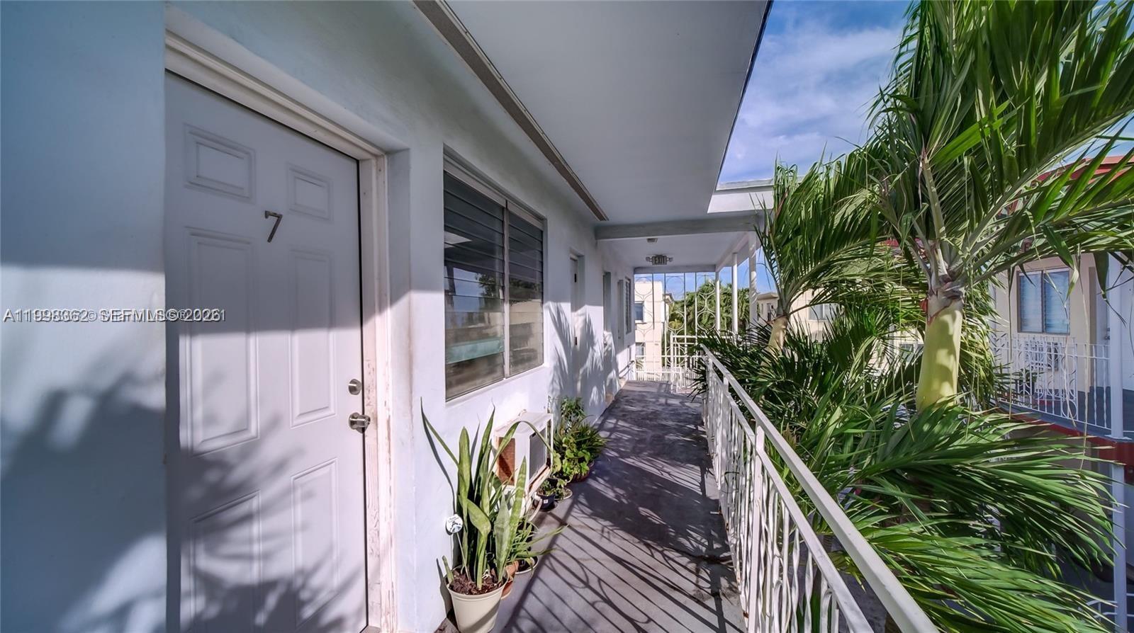 BISCAYNE BCH SUB - Residential Lease