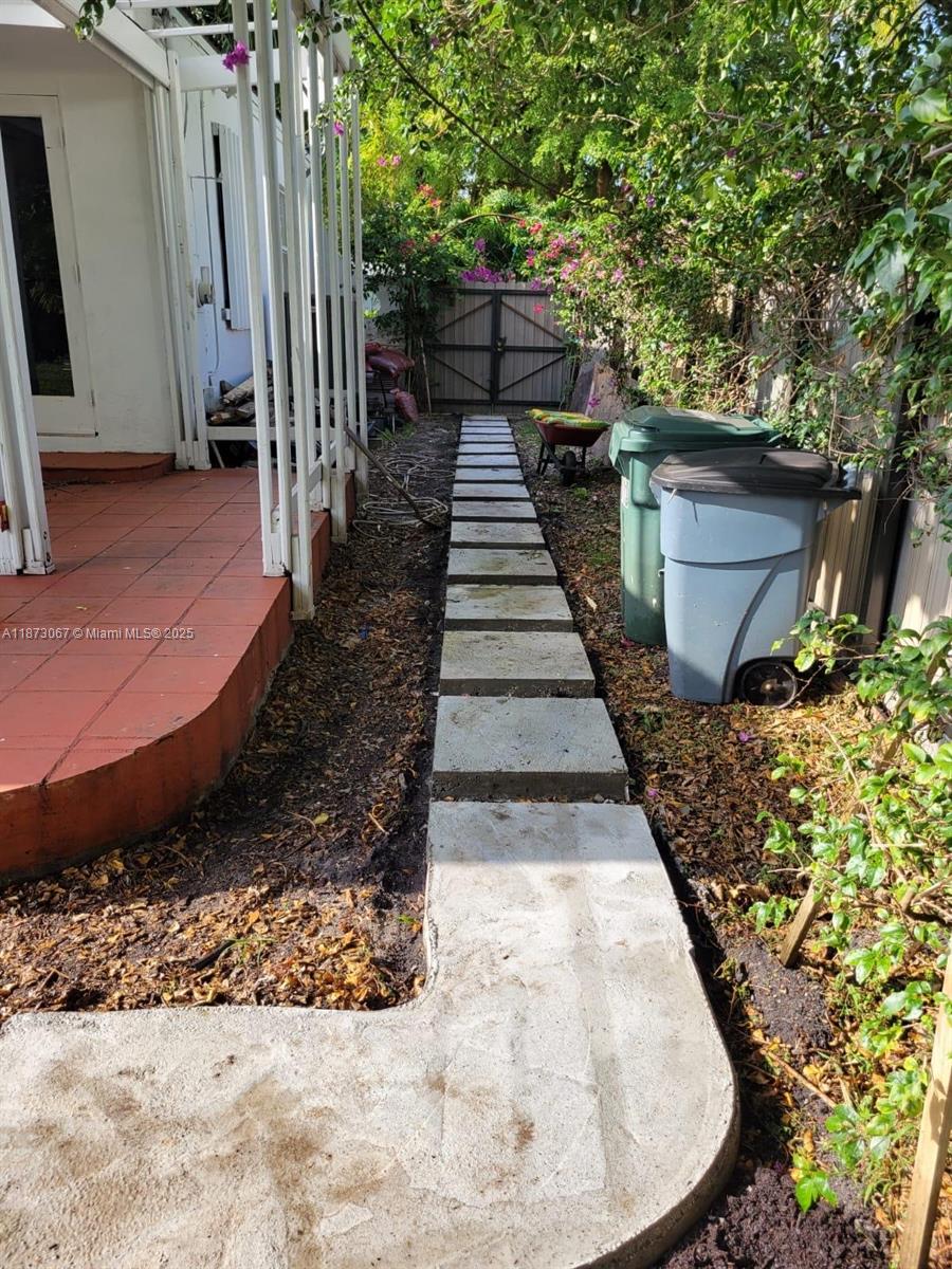 PRIORS 1ST ADDN TO BISCAY - Residential