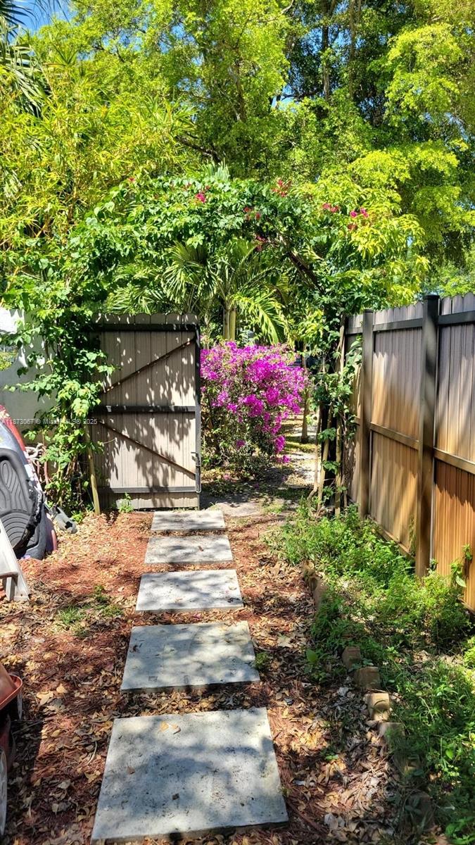 PRIORS 1ST ADDN TO BISCAY - Residential