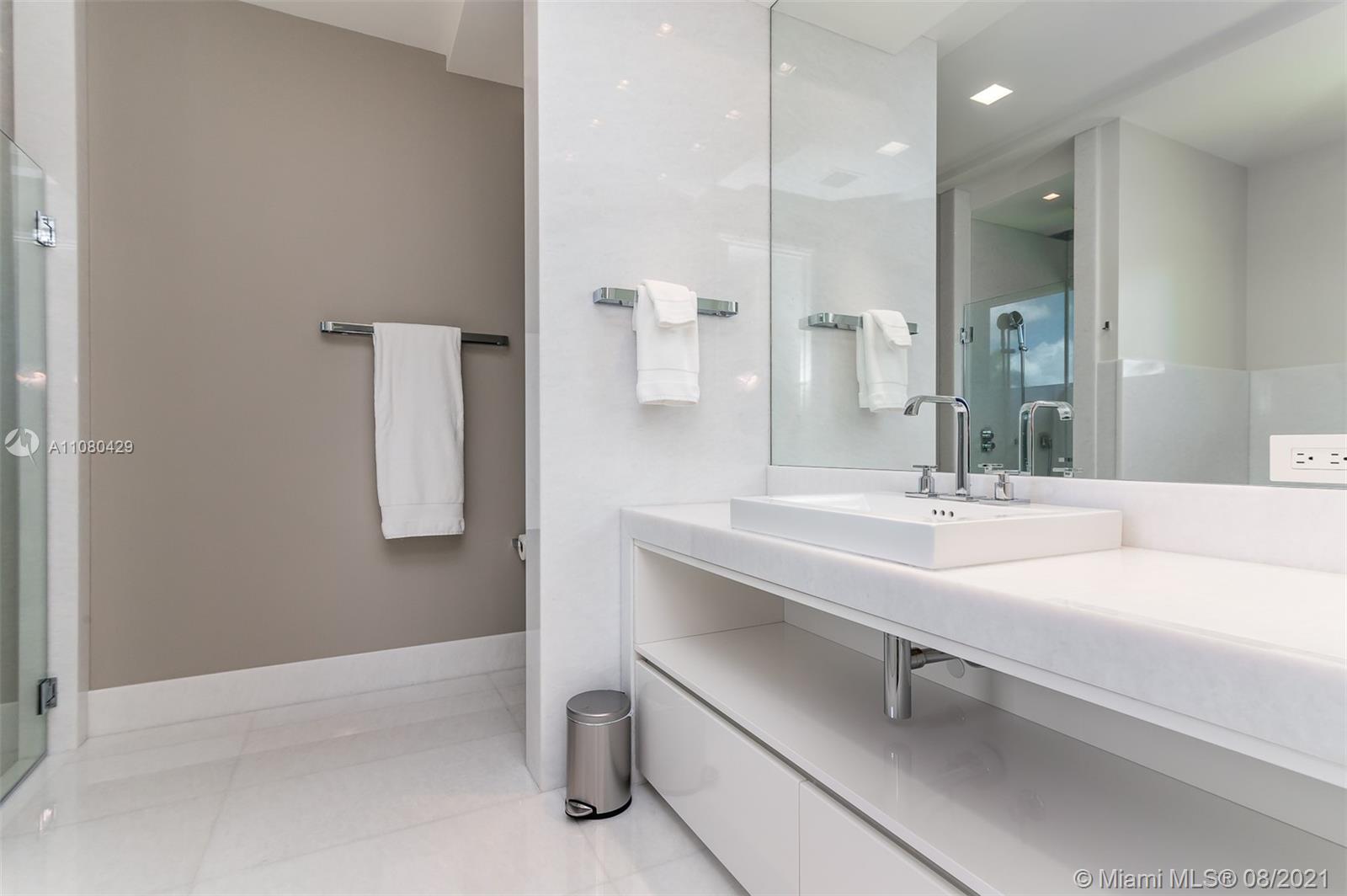 ISLA BAHIA - Residential