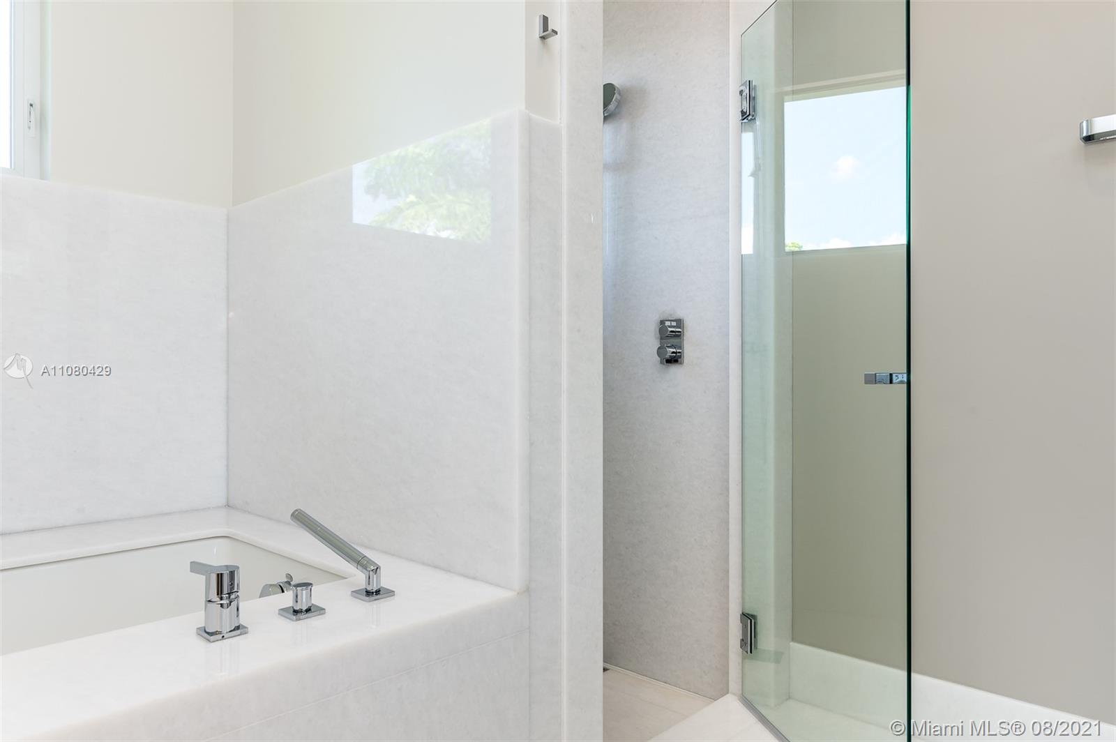 ISLA BAHIA - Residential