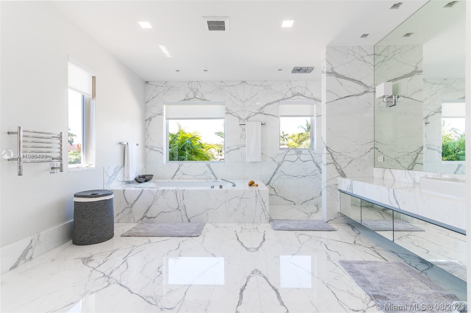 ISLA BAHIA - Residential