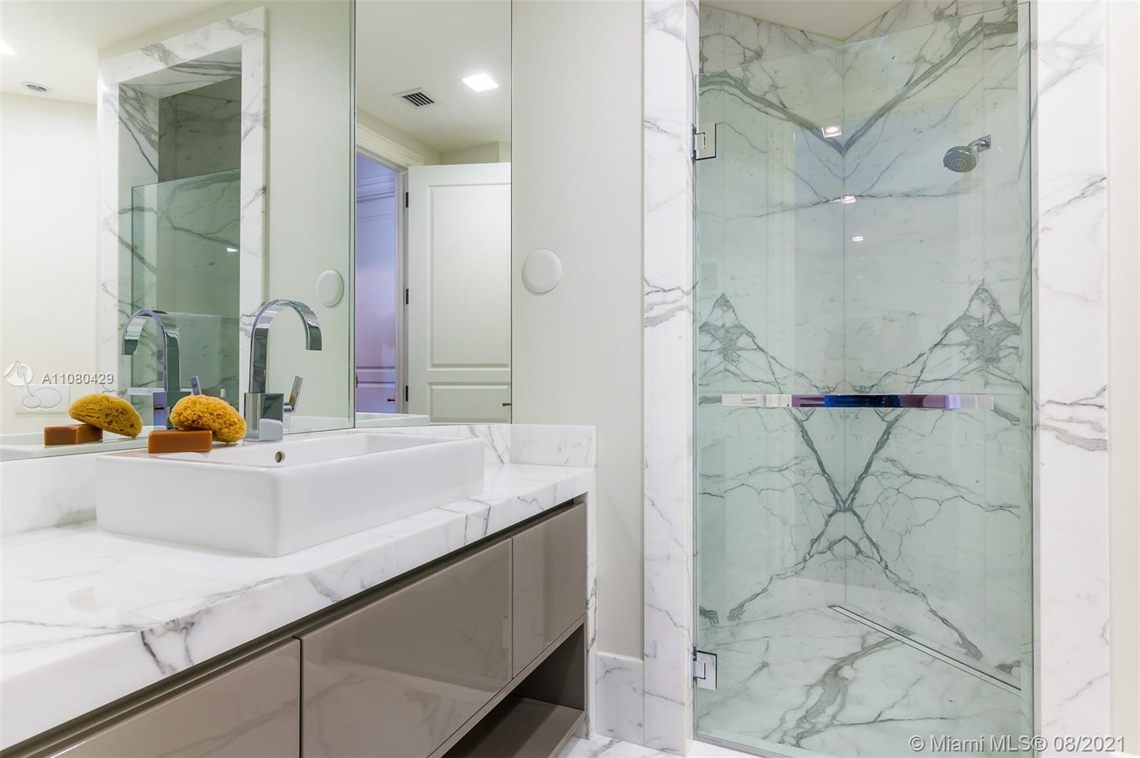 ISLA BAHIA - Residential